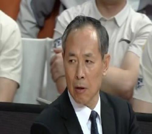 多特蒙德客,场惜败奥格,斯堡,篮球比分网,篮球赛事比分,篮球比赛数据,篮球赛事资讯,篮球赛事平台